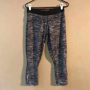 Size L Women’s Nike Leggings Cropped Grey Black